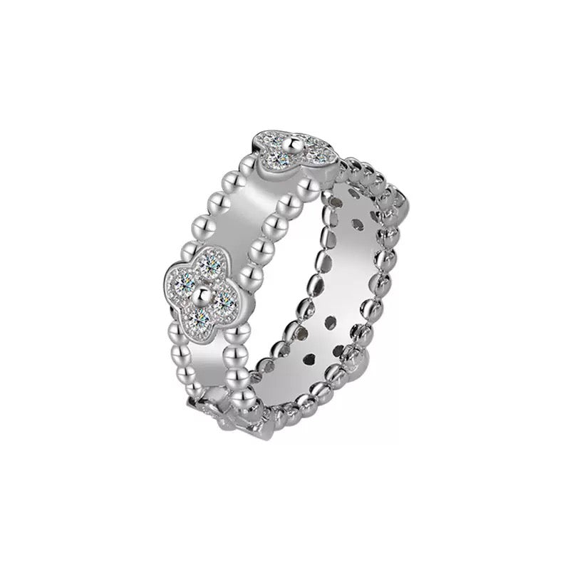 Liona Clover Moissanite Ring
