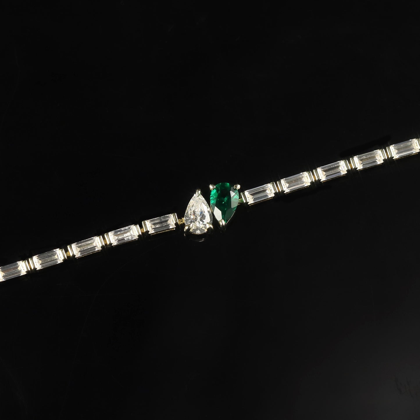 Queen Greena Emerald Moissanite Bracelet