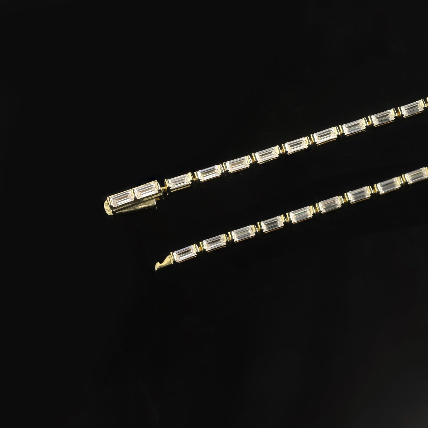 Queen Greena Emerald Moissanite Bracelet