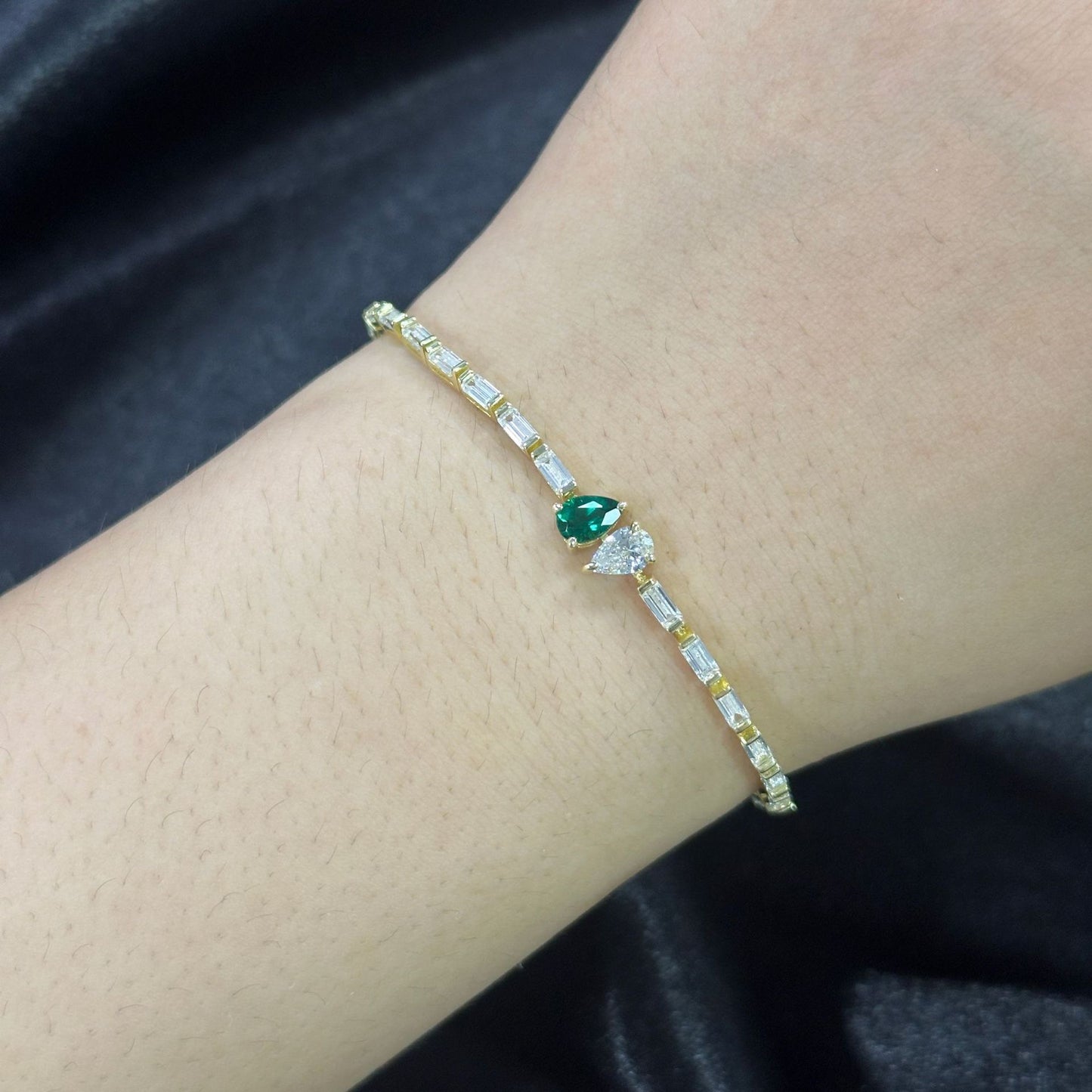 Queen Greena Emerald Moissanite Bracelet