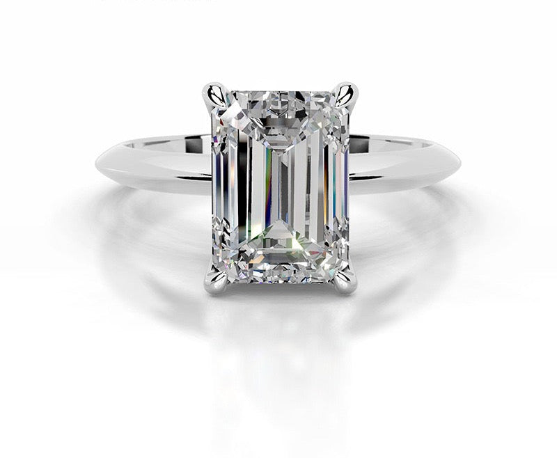 3CT Queen Anastasia Emerald Solitare Moissanite Ring