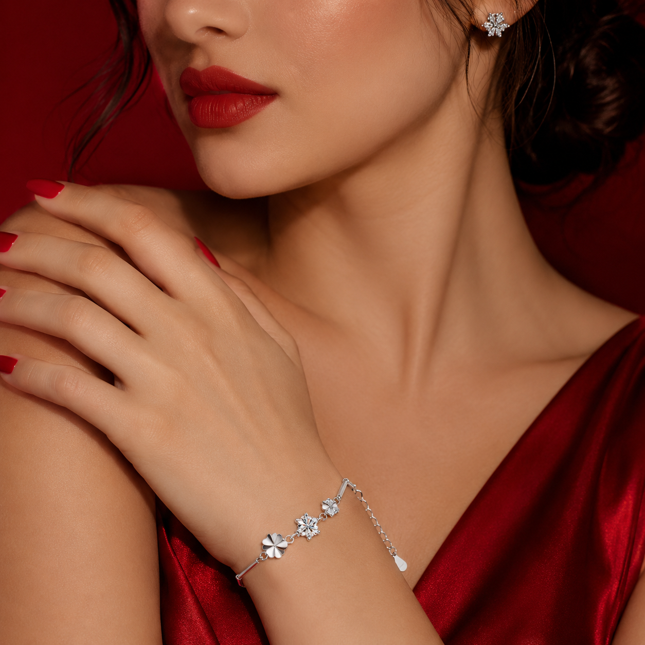 Queen Ayu Clover Moissanite