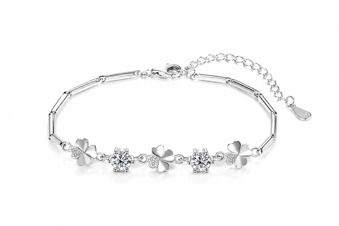 Queen Ayu Clover Moissanite